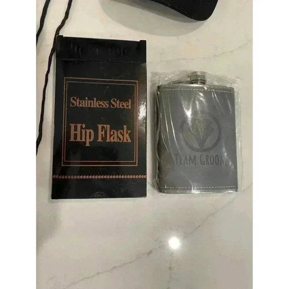 Groomsman Kit - Includes Drawstring Bag, Flask, Hat and Sunglasses - New - Picture 3 of 6
